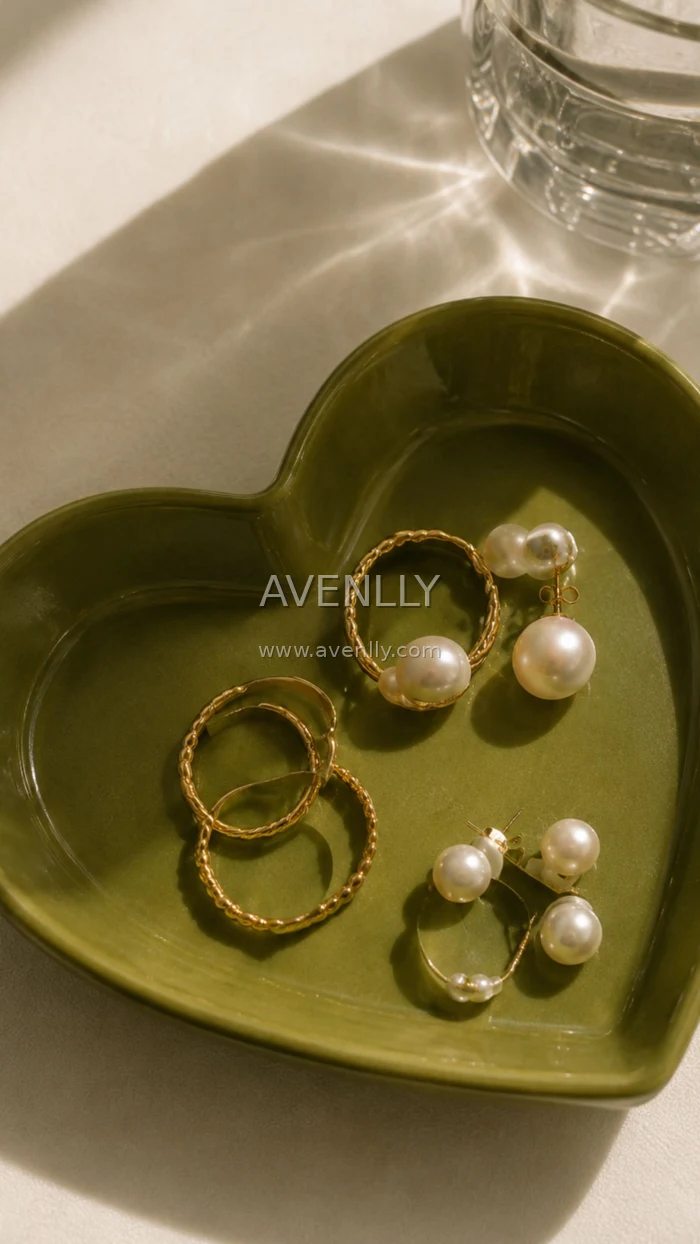 Pearl Jewelry Heart Dish Aesthetic Wallpaper